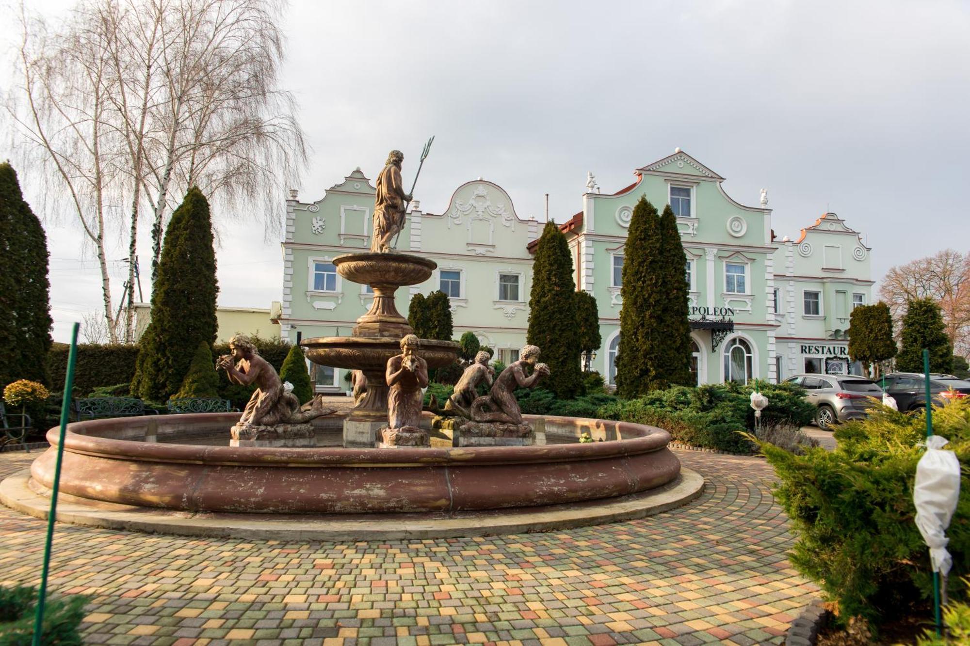Hotel Napoleon Wroblew  Екстер'єр фото