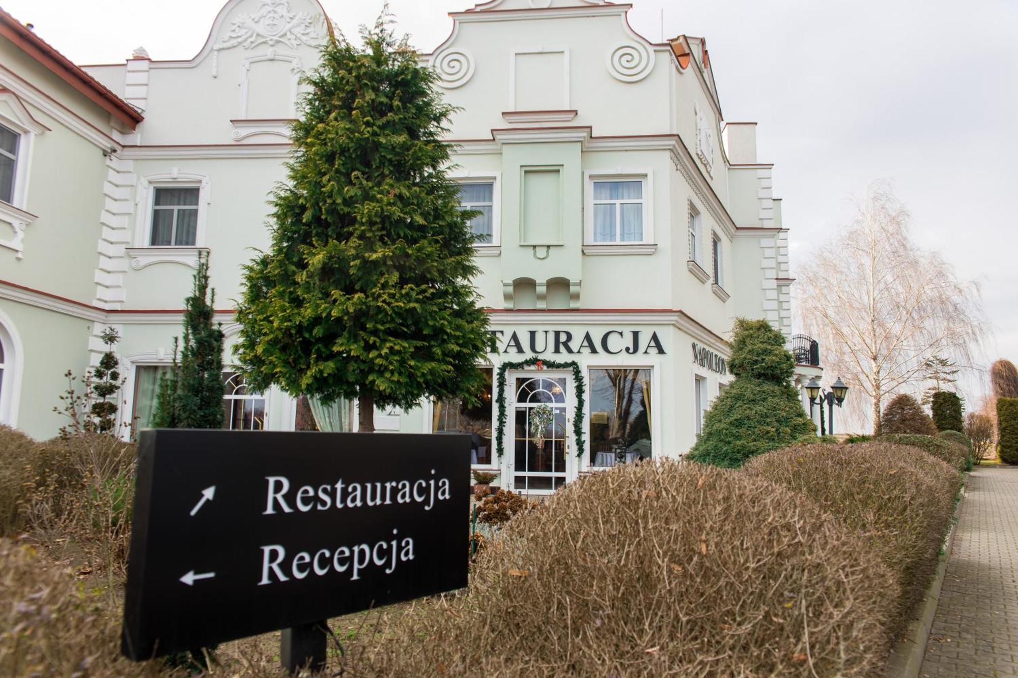 Hotel Napoleon Wroblew  Екстер'єр фото