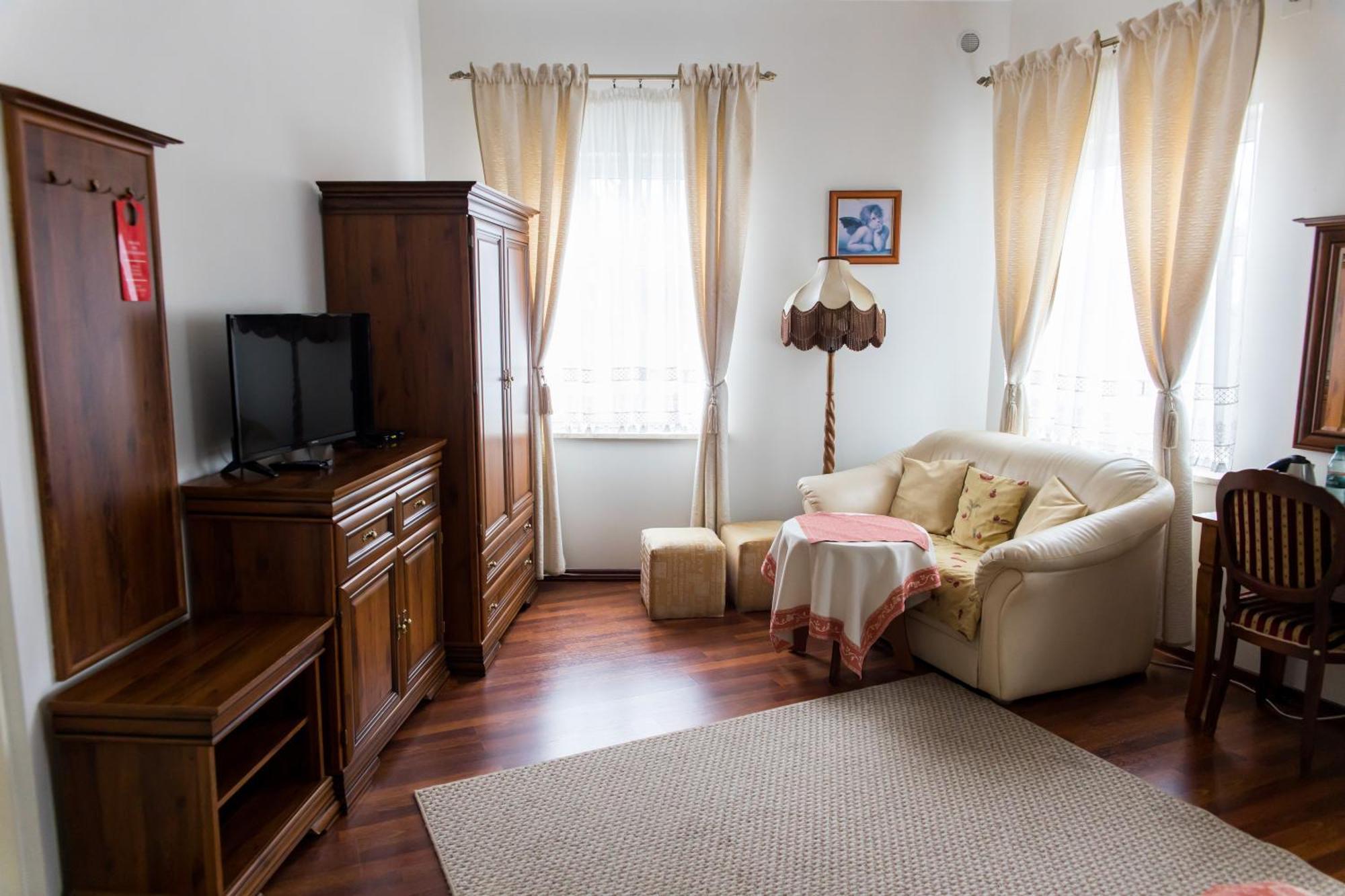 Hotel Napoleon Wroblew  Екстер'єр фото