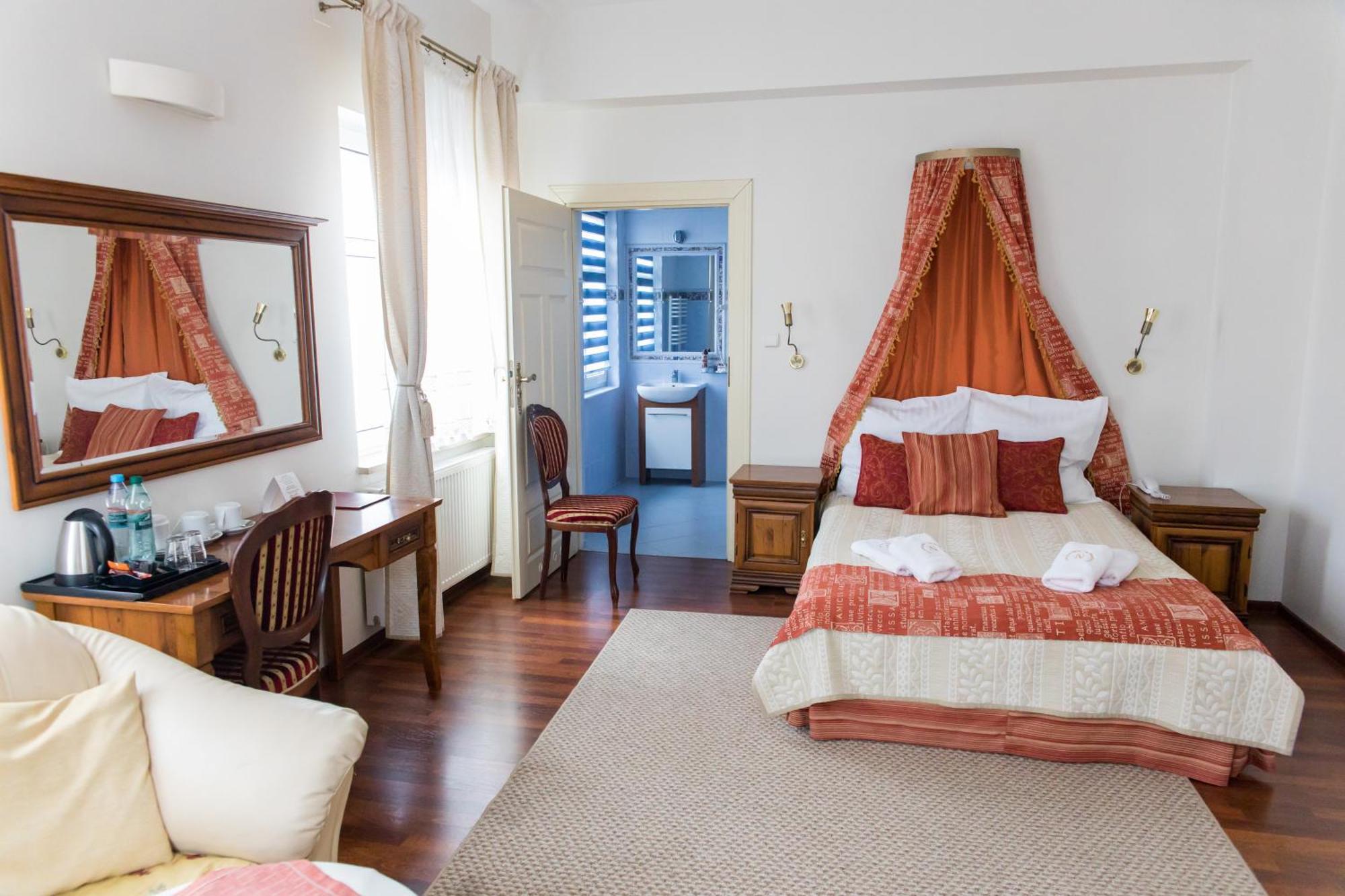 Hotel Napoleon Wroblew  Екстер'єр фото