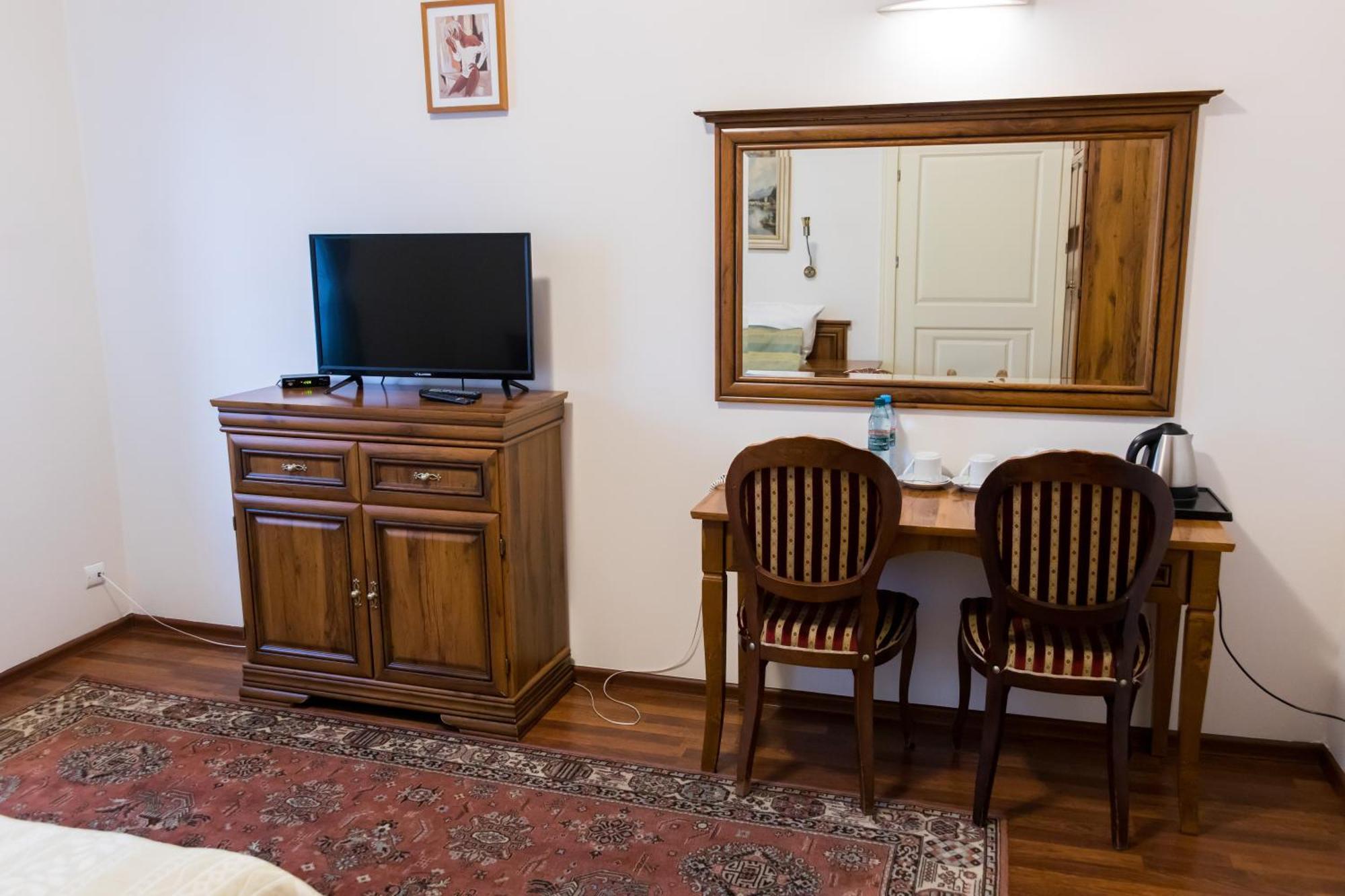 Hotel Napoleon Wroblew  Екстер'єр фото