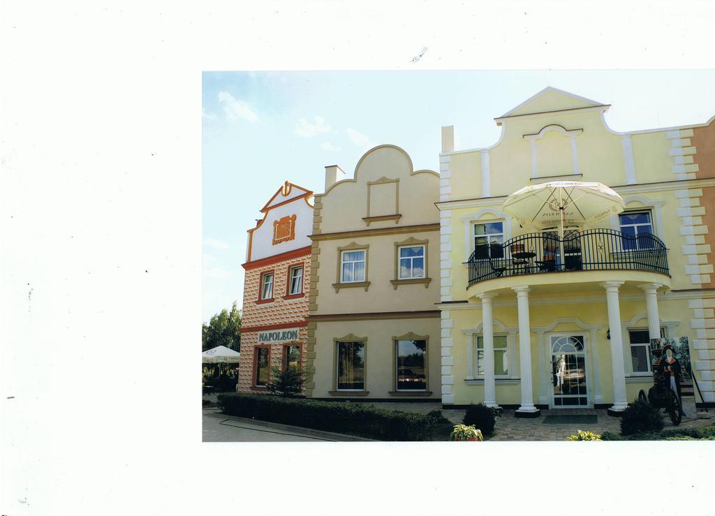 Hotel Napoleon Wroblew  Екстер'єр фото