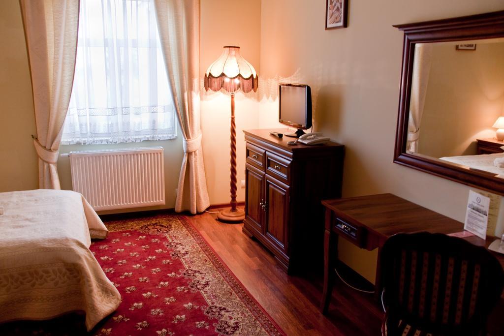 Hotel Napoleon Wroblew  Екстер'єр фото
